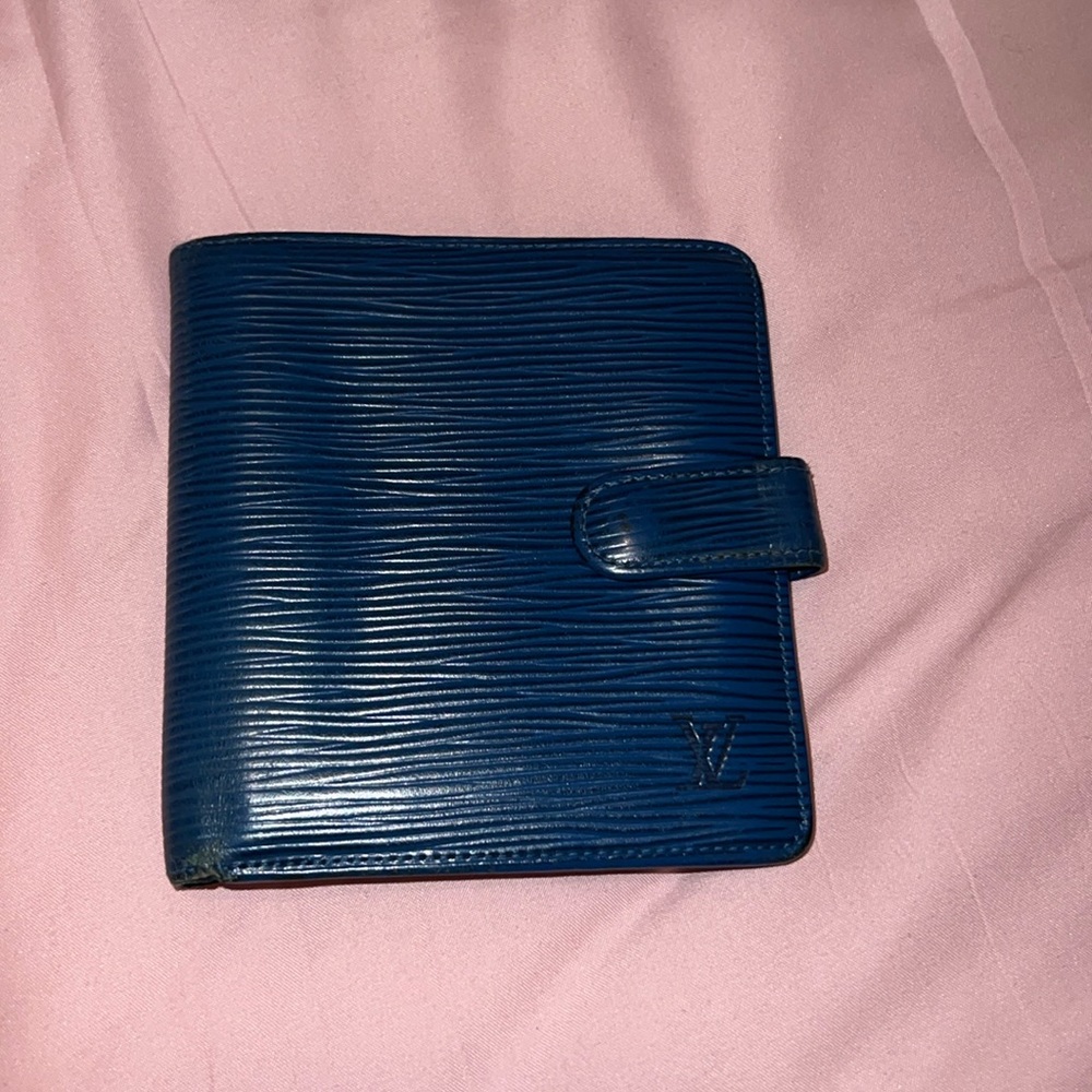 Vintage LV Epi wallet as is